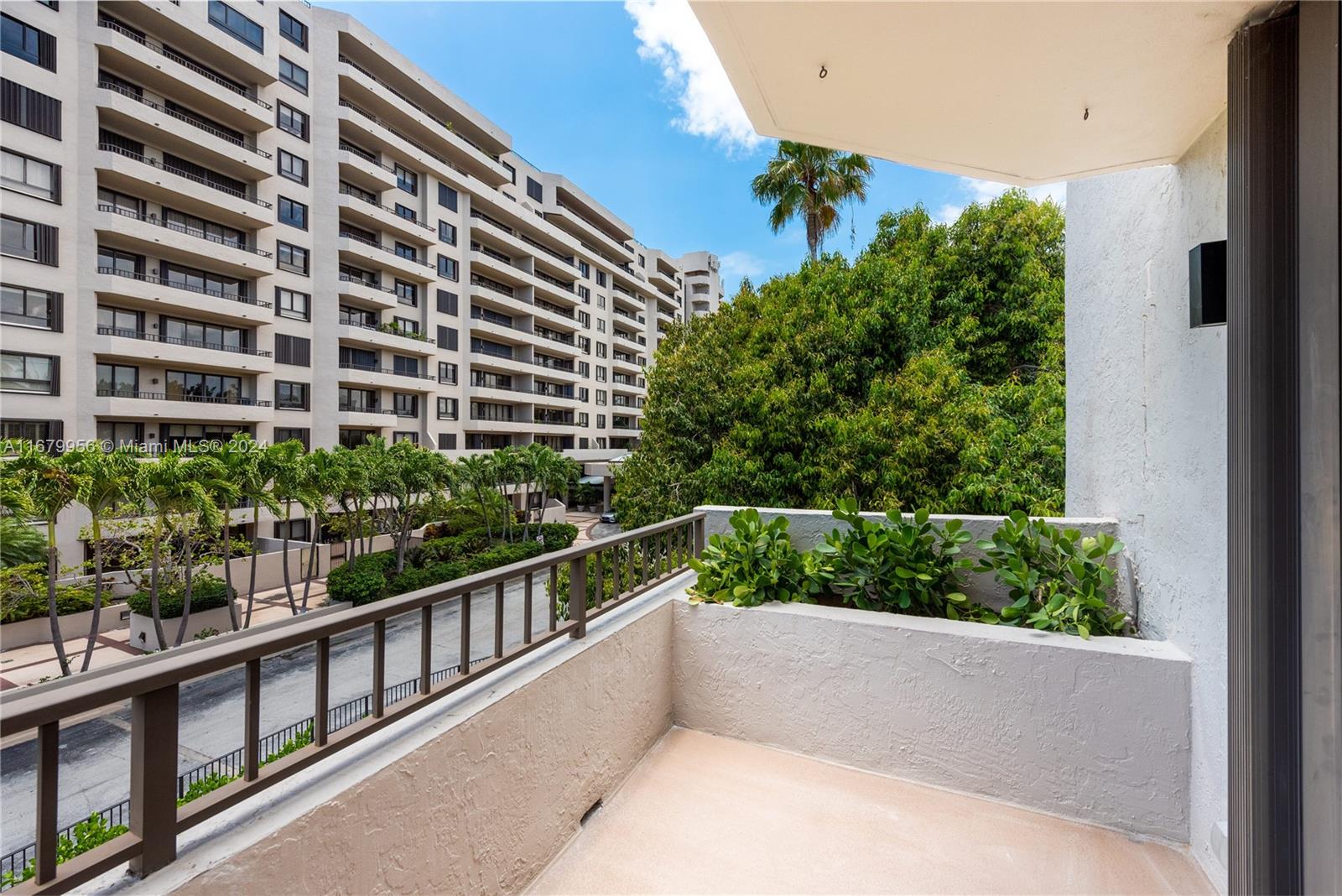 181 Crandon Blvd # 302