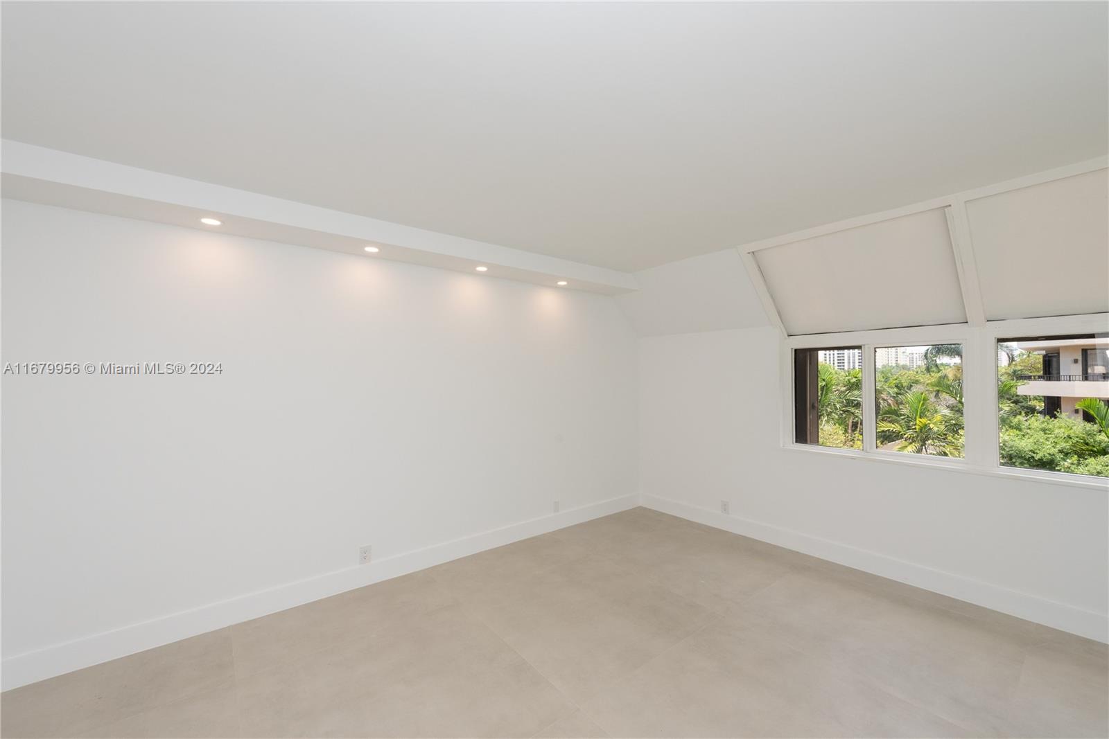 181 Crandon Blvd # 302