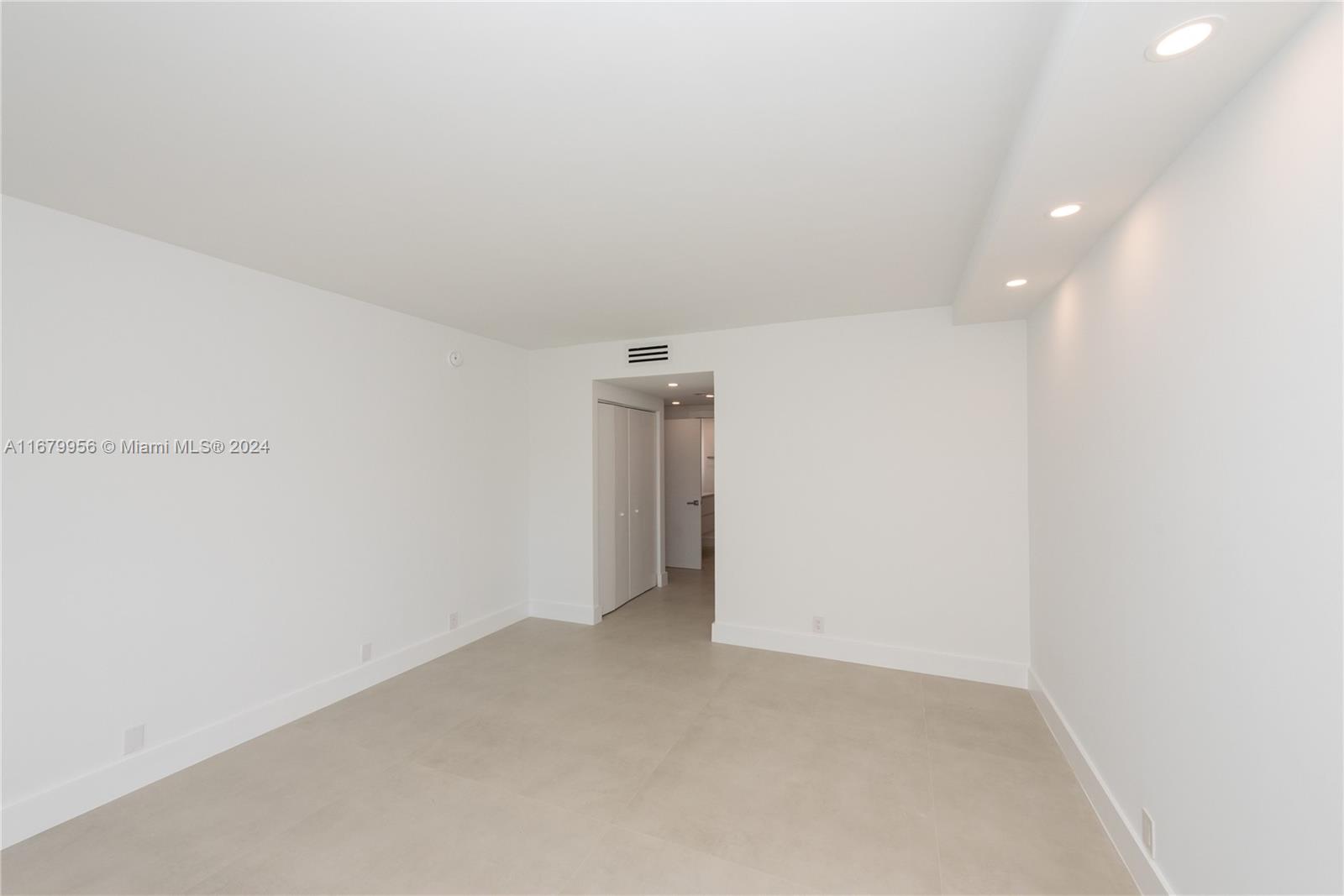 181 Crandon Blvd # 302