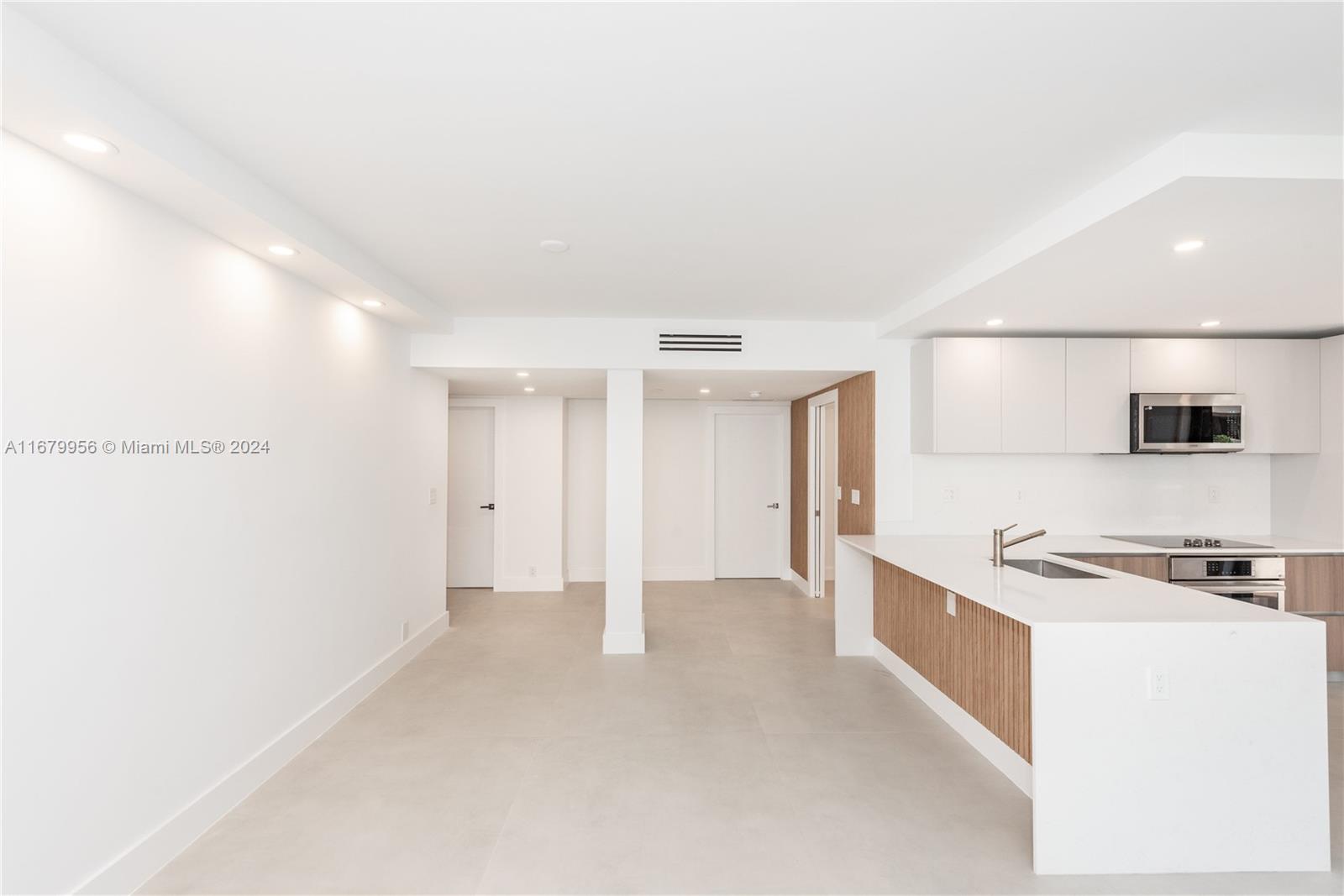 181 Crandon Blvd # 302
