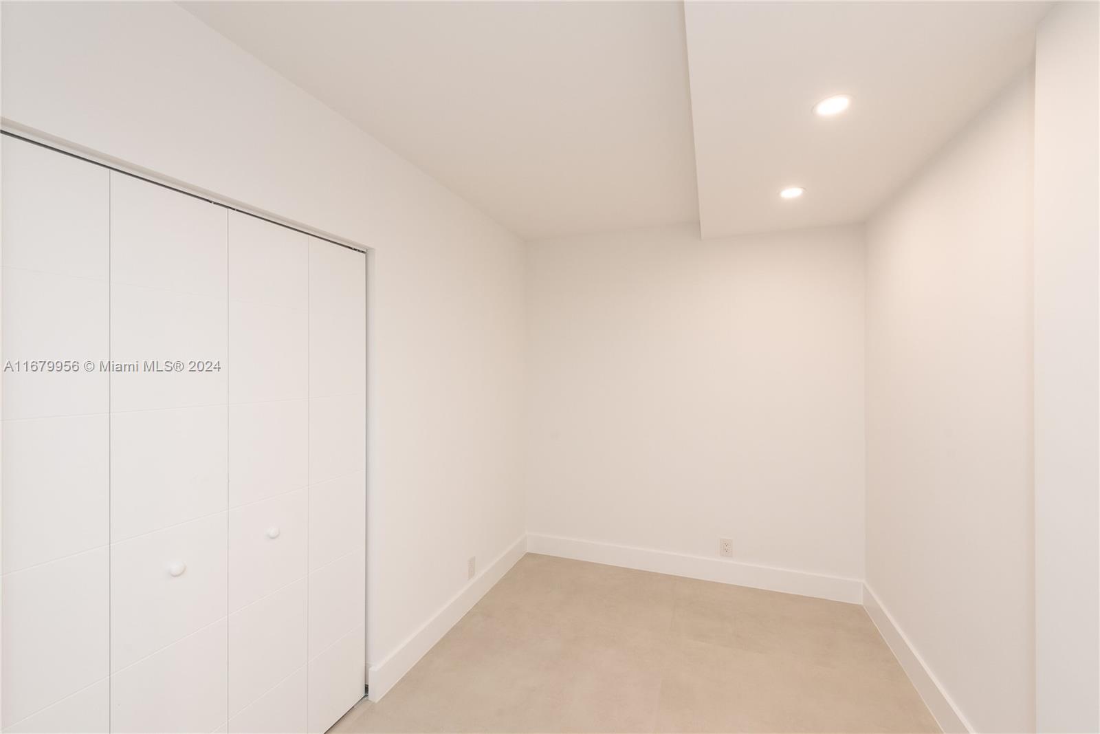 181 Crandon Blvd # 302