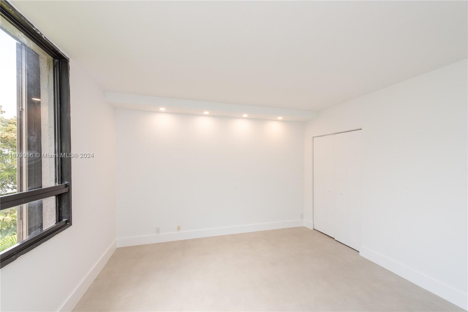 181 Crandon Blvd # 302