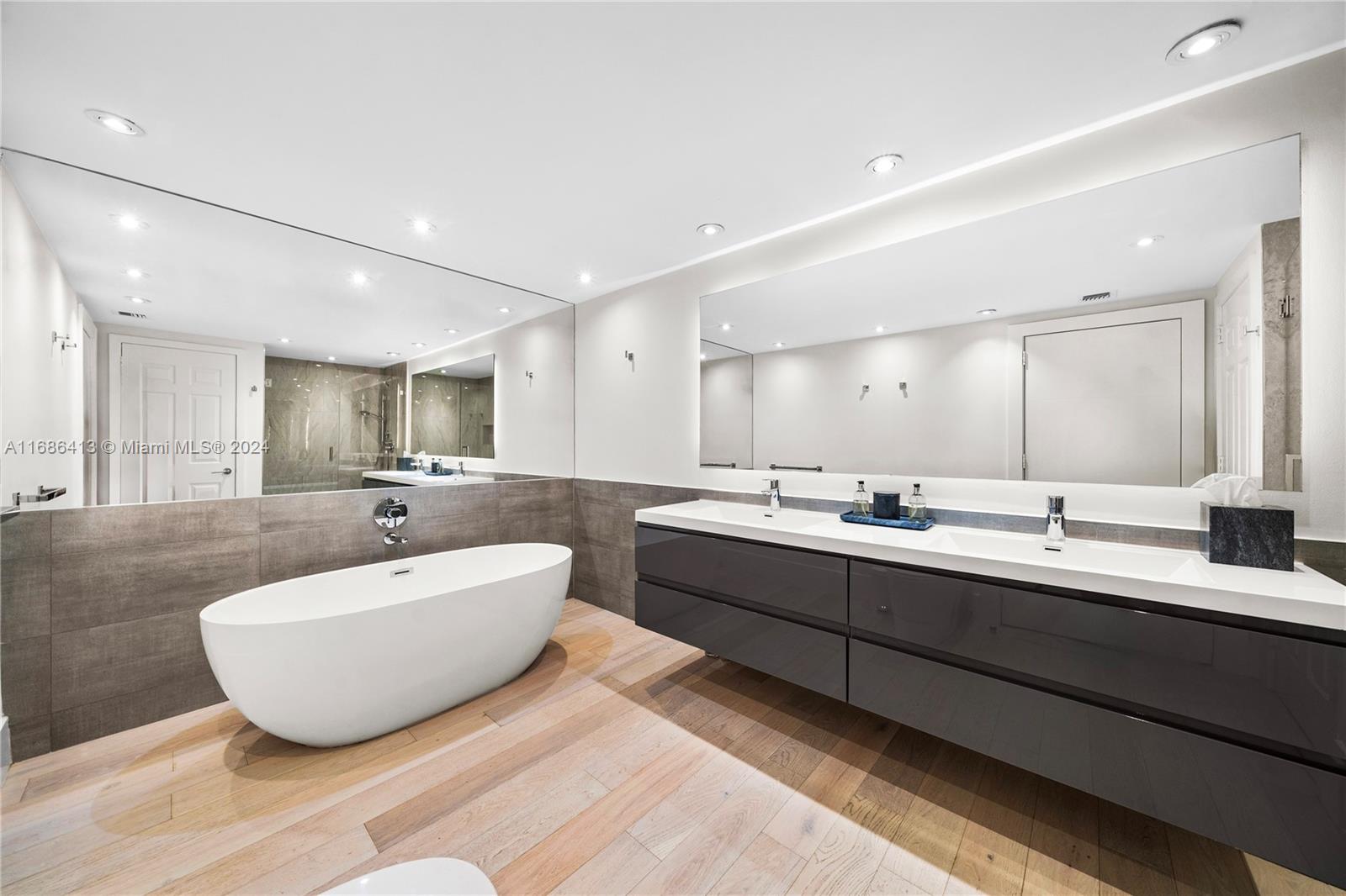1643 Brickell Ave # 806