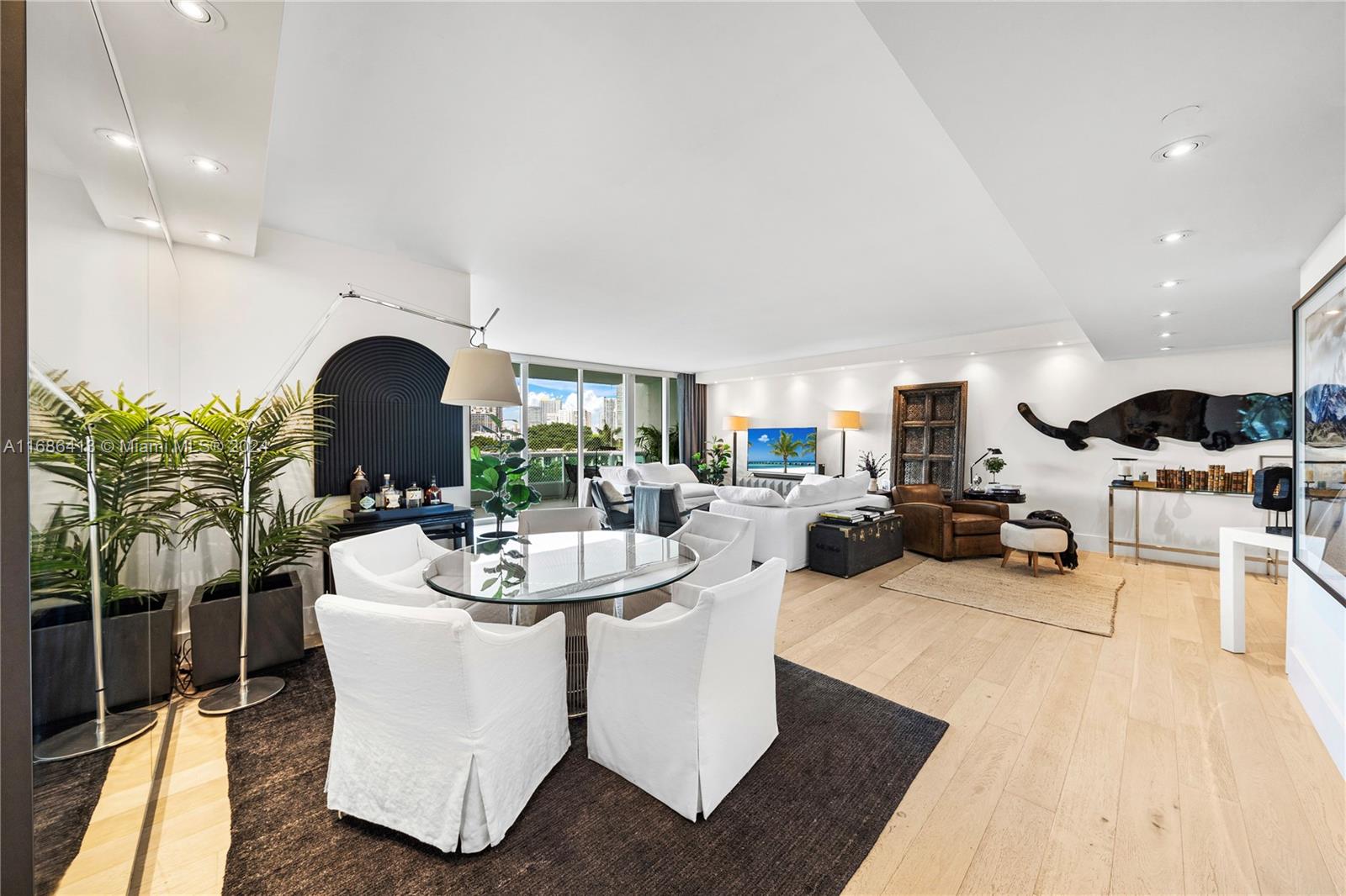 1643 Brickell Ave # 806