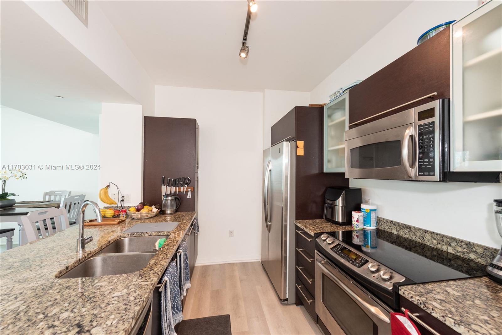 951 Brickell Ave # 3805