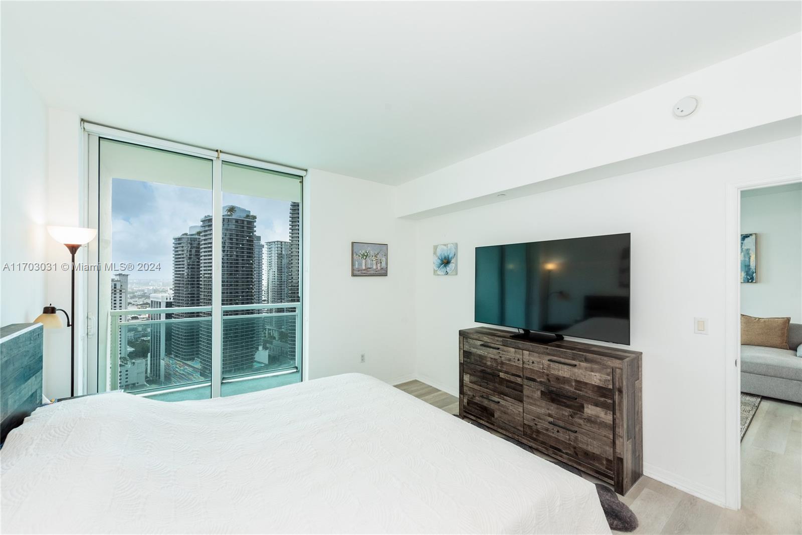 951 Brickell Ave # 3805