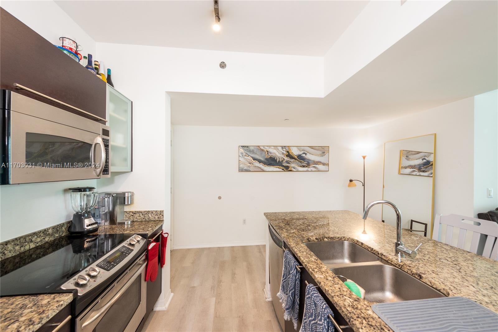 951 Brickell Ave # 3805