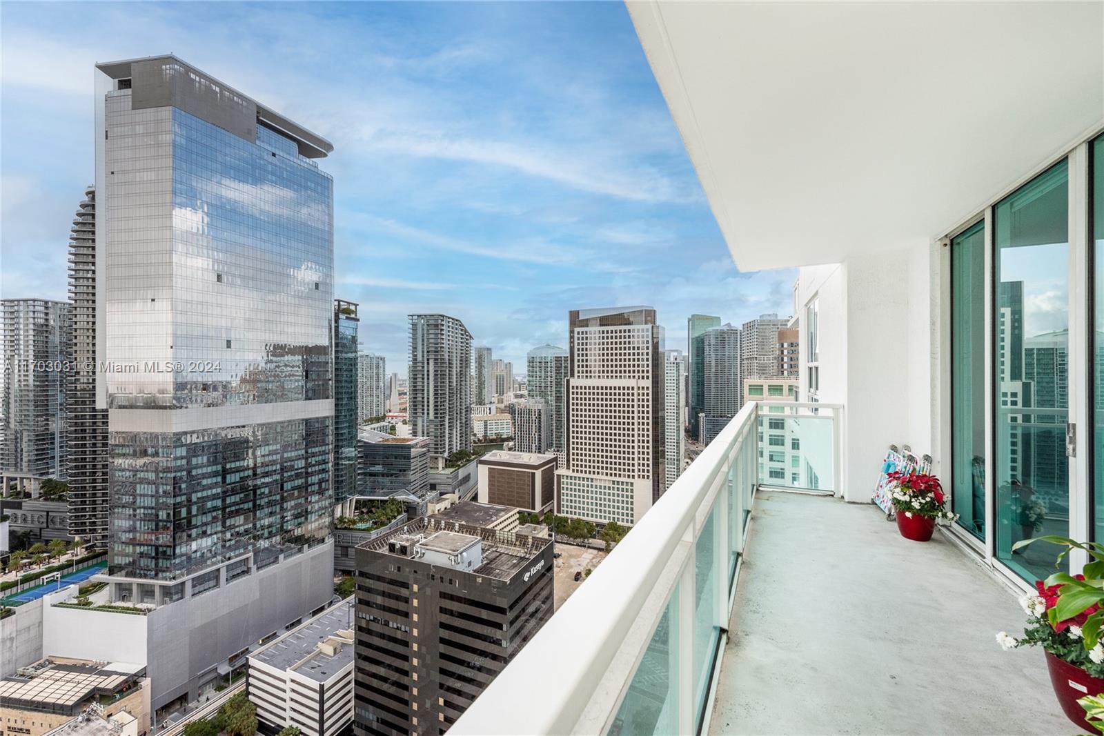 951 Brickell Ave # 3805