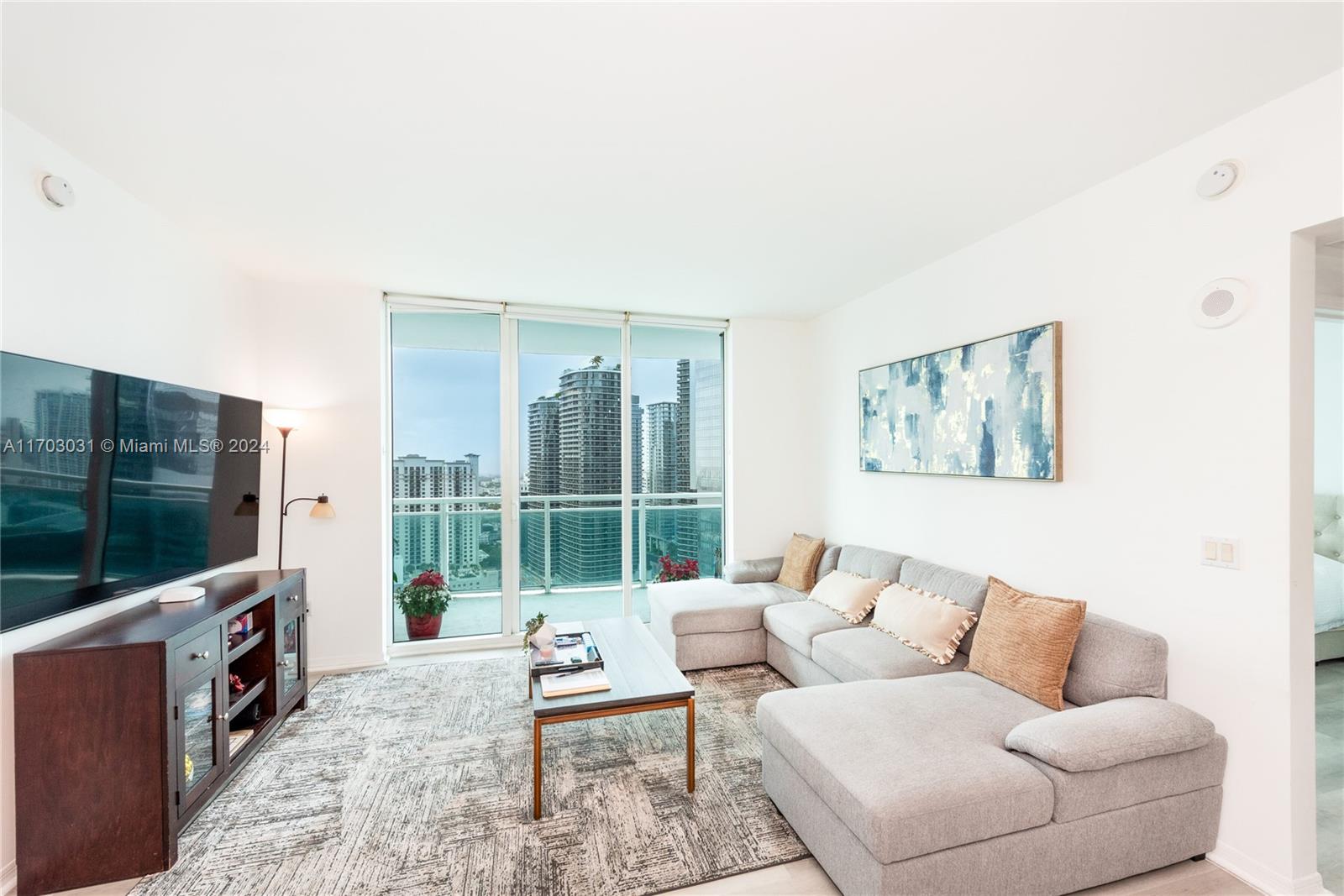 951 Brickell Ave # 3805