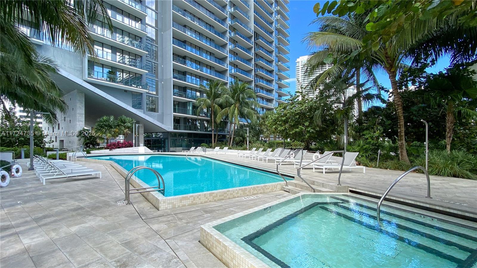 88 SW 7th St # 3005