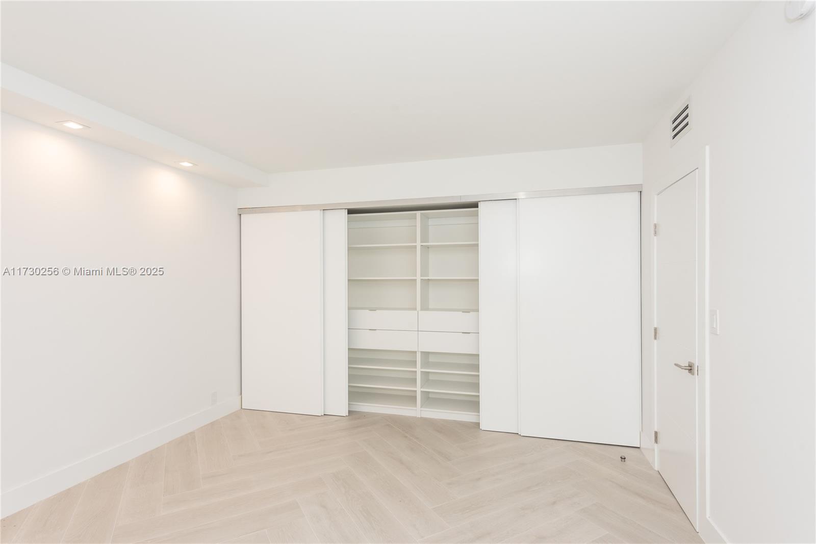 181 Crandon Blvd # 305