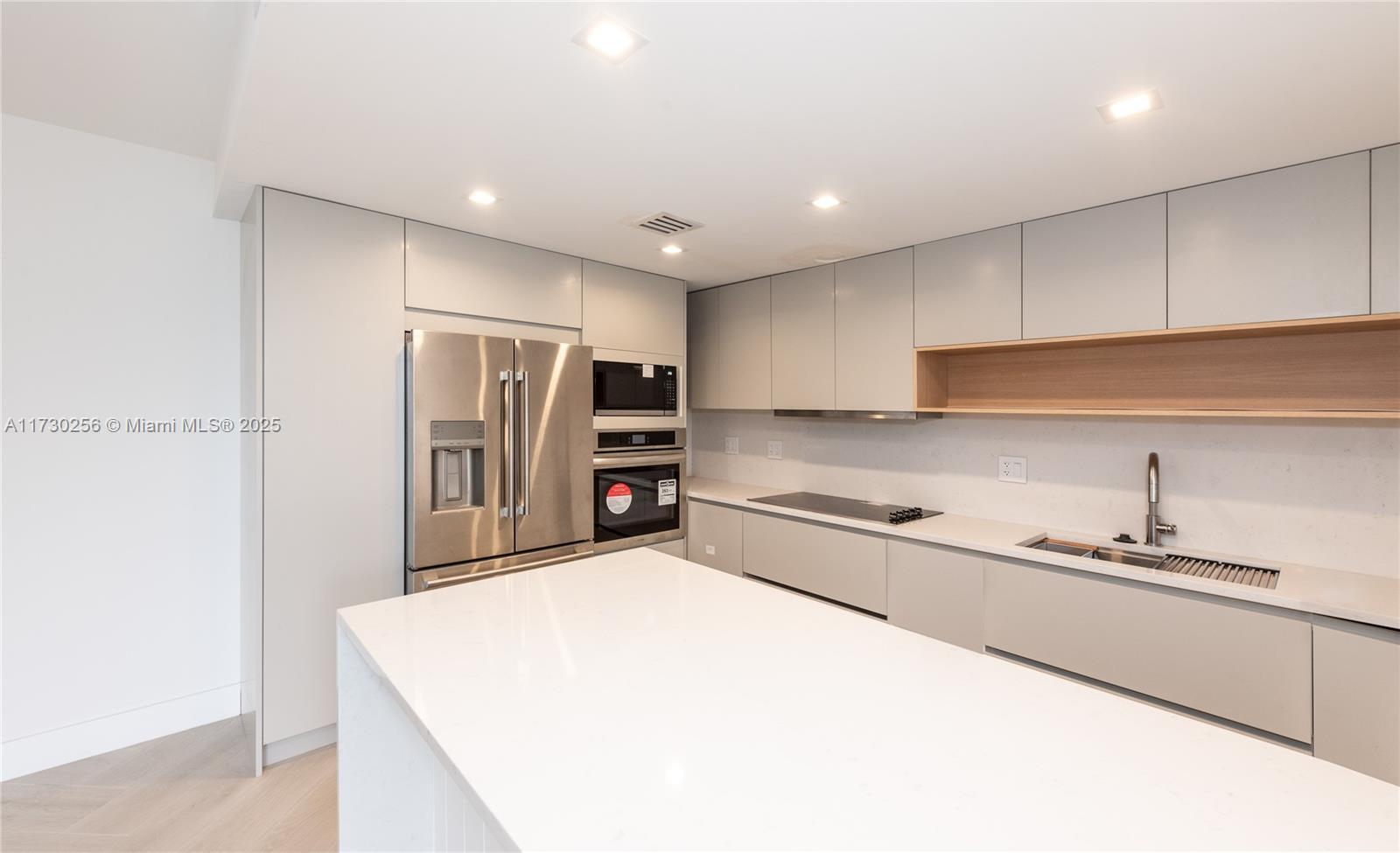 181 Crandon Blvd # 305
