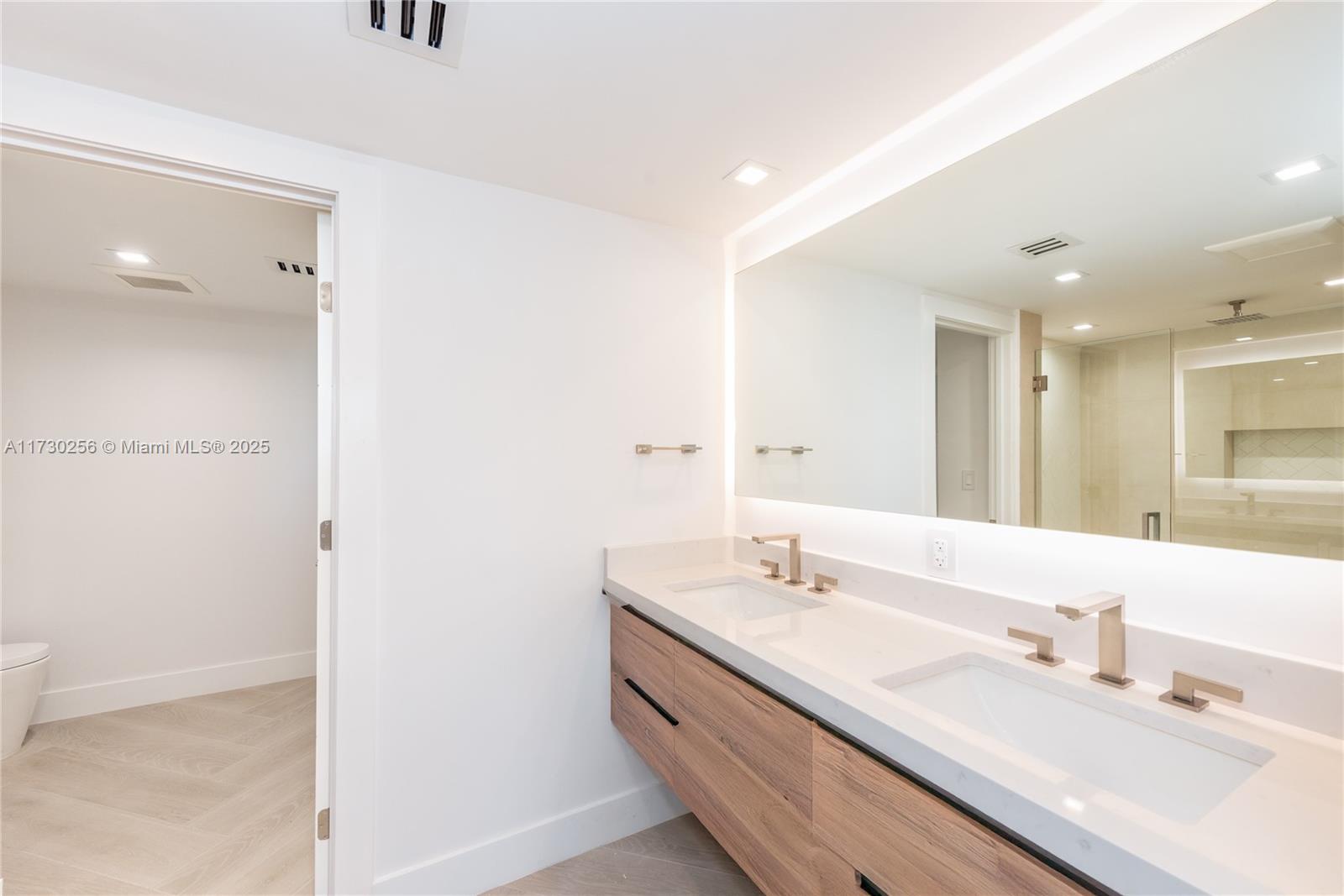 181 Crandon Blvd # 305
