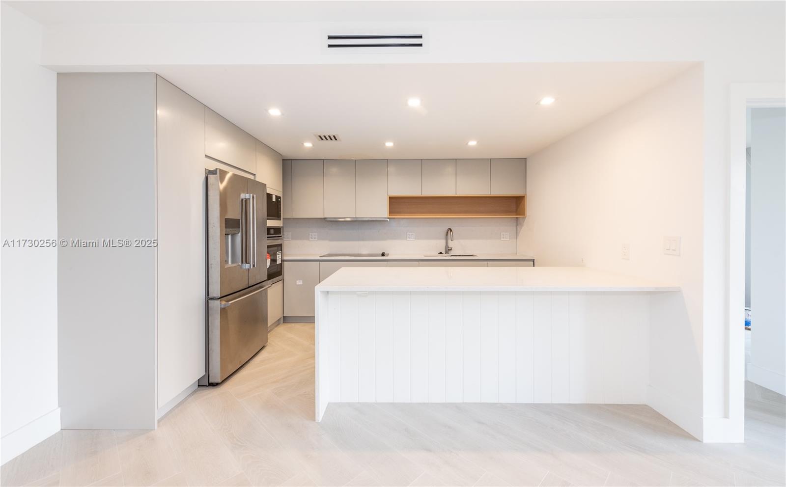 181 Crandon Blvd # 305