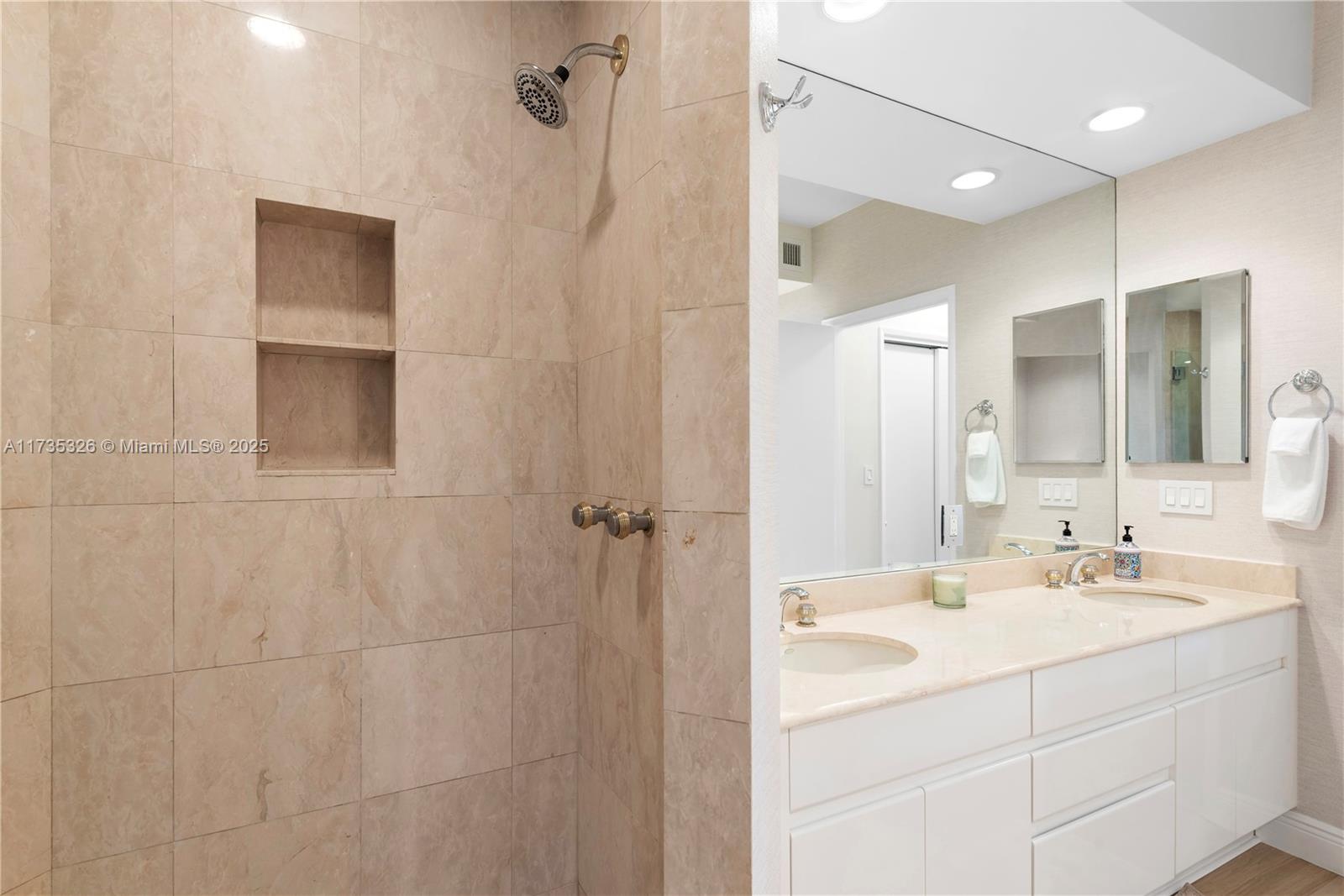 705 Crandon Blvd # 405