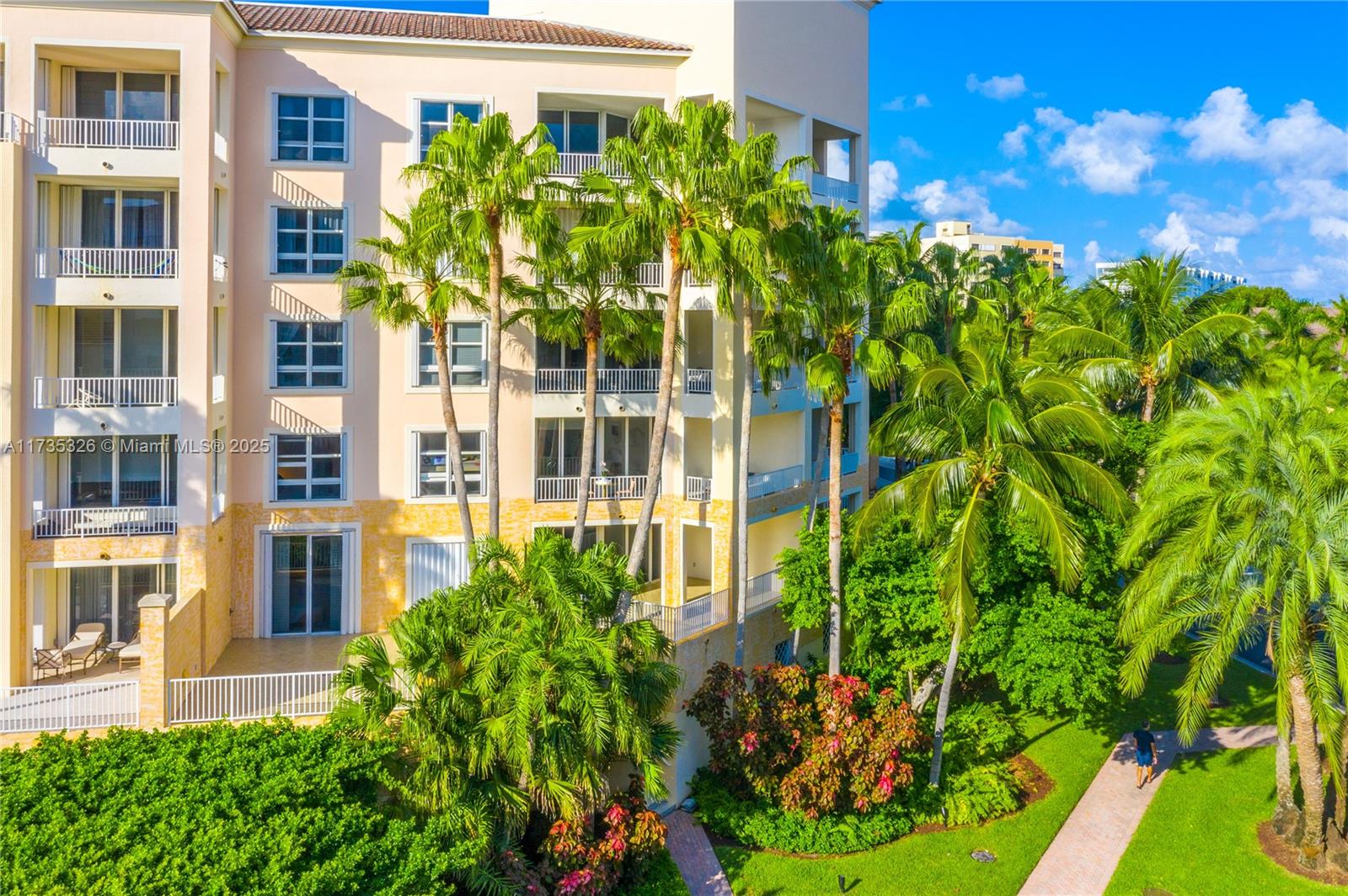 705 Crandon Blvd # 405