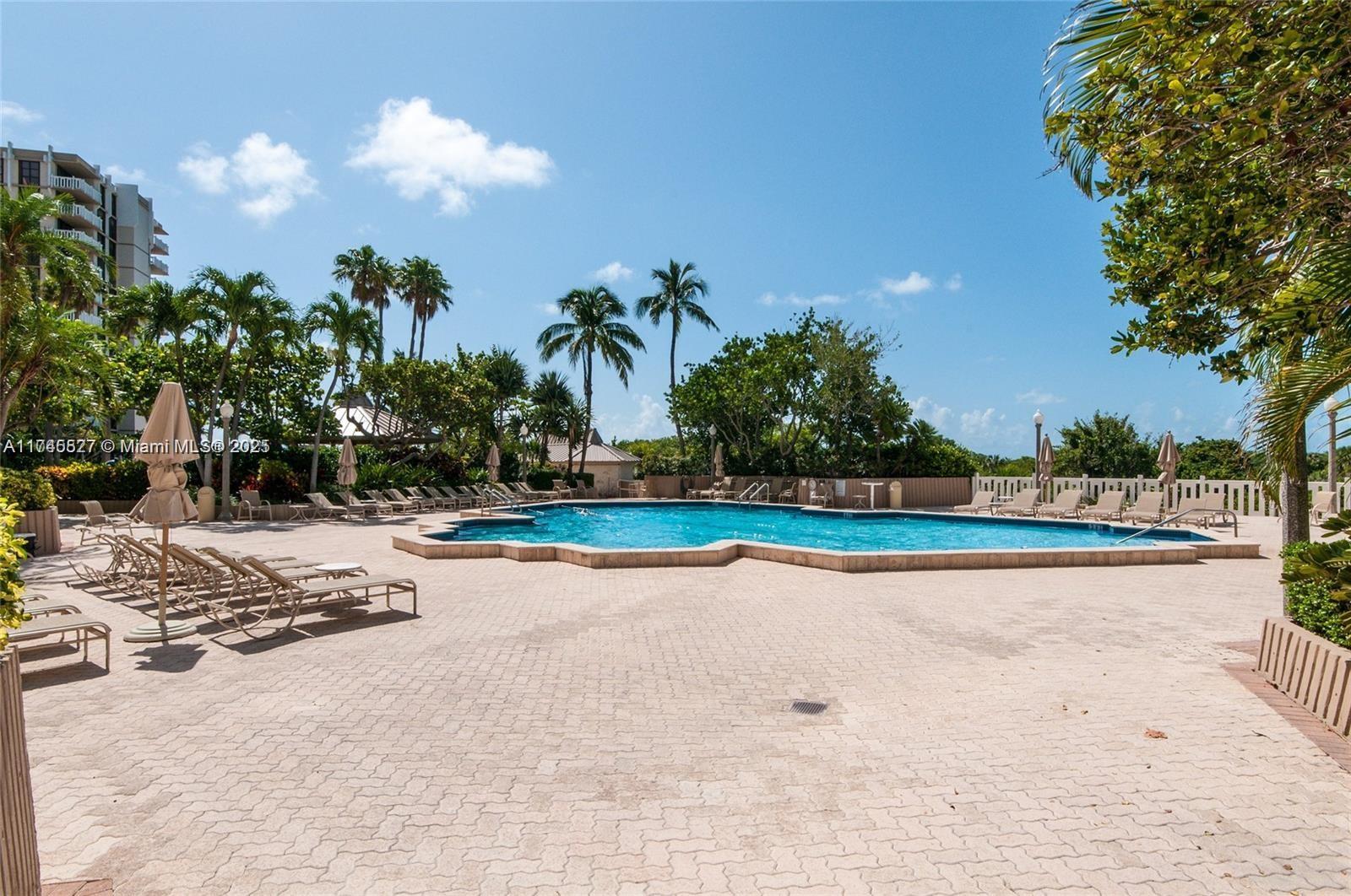 1121 Crandon Blvd # D106