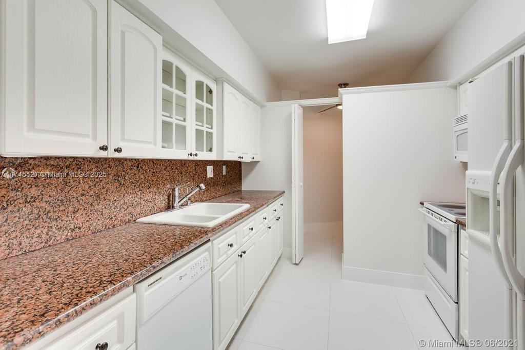 1121 Crandon Blvd # D106