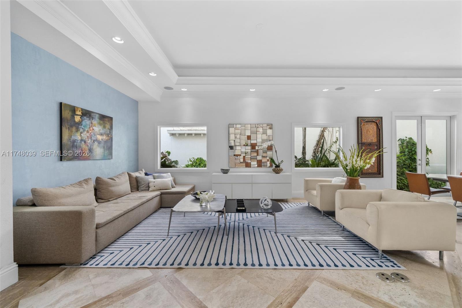 6 Coconut Ln