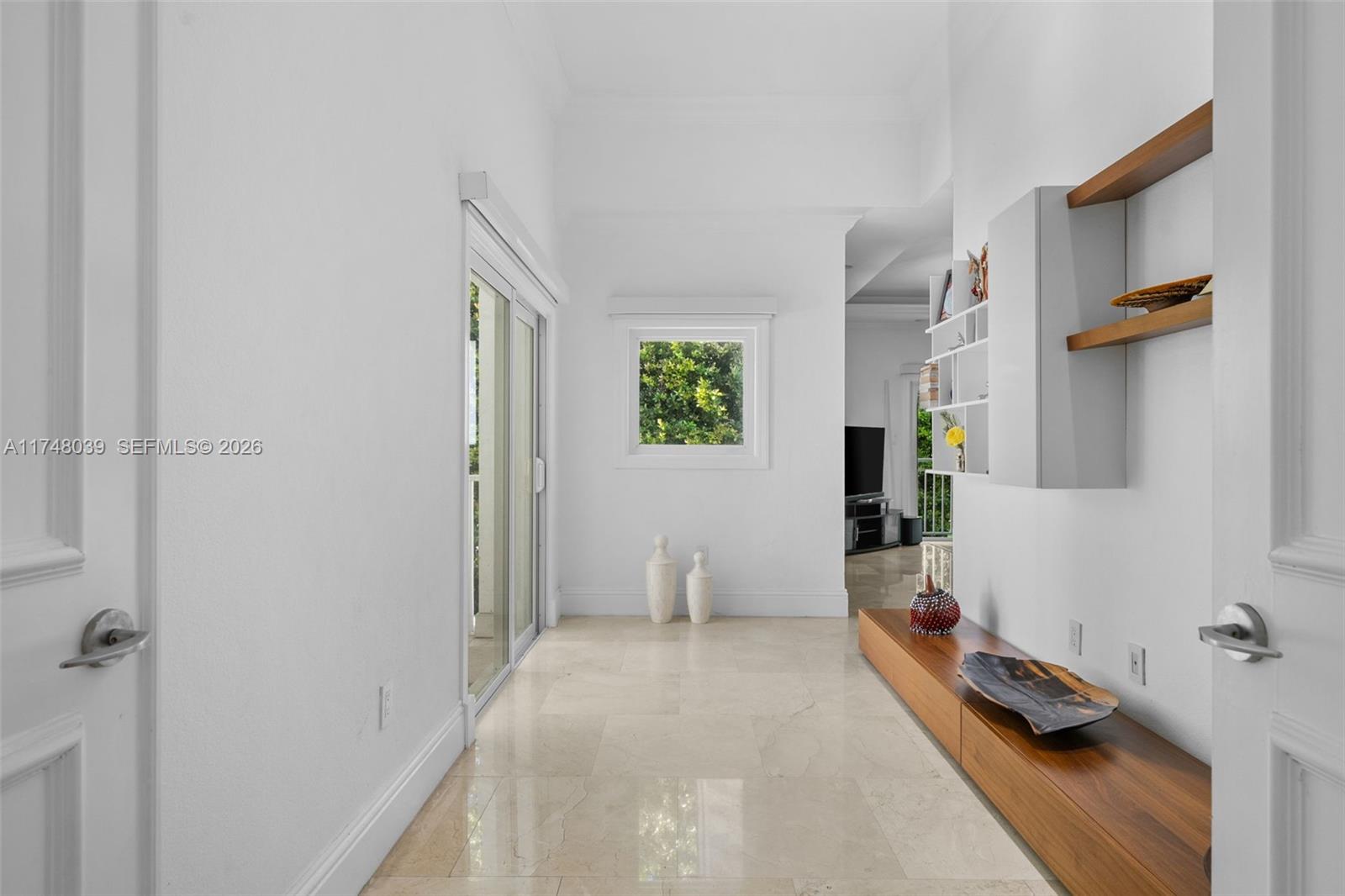6 Coconut Ln