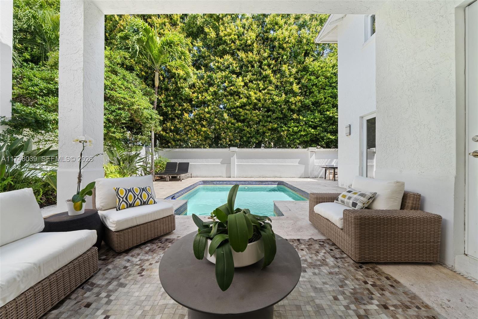 6 Coconut Ln