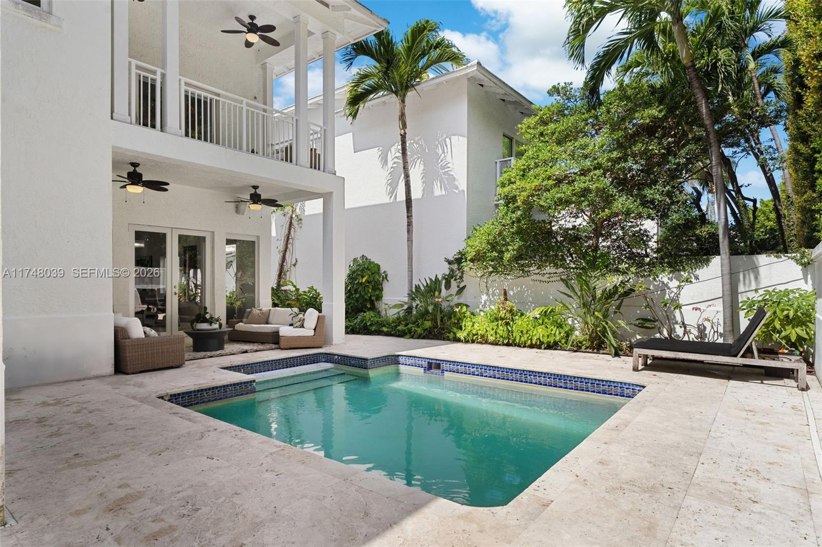 6 Coconut Ln
