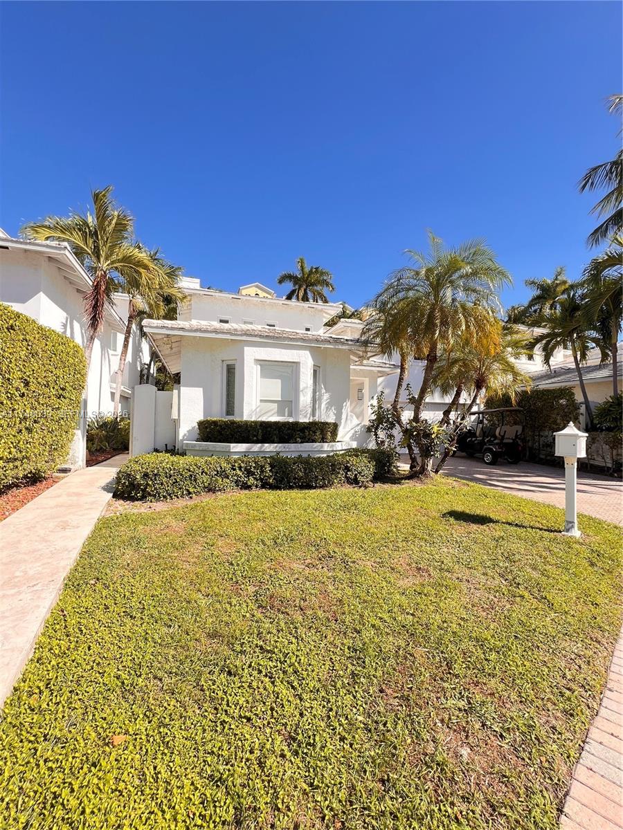 6 Coconut Ln