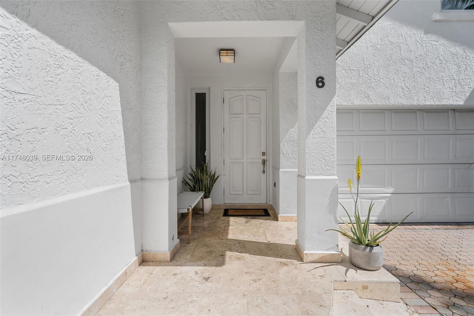6 Coconut Ln