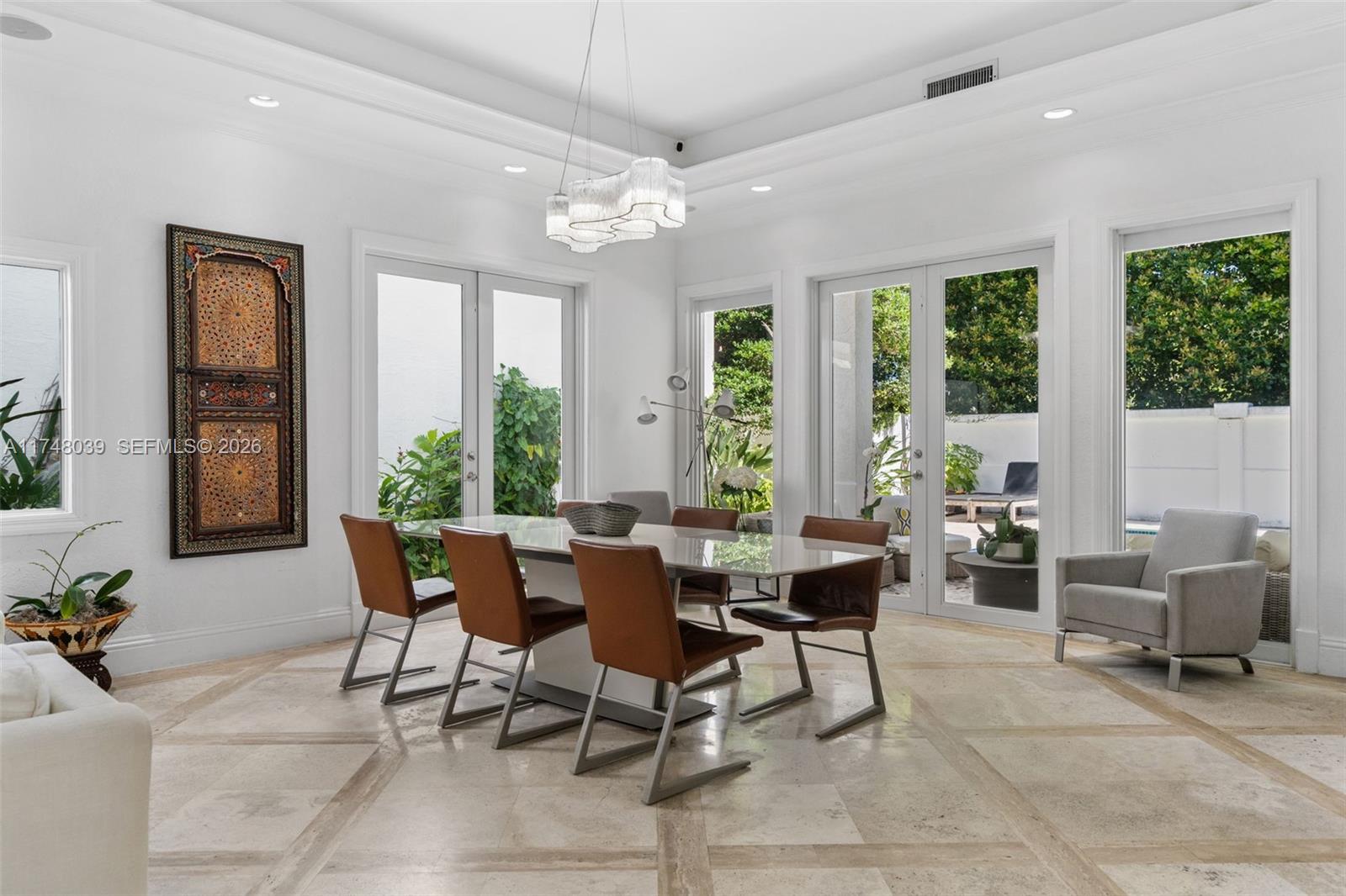 6 Coconut Ln