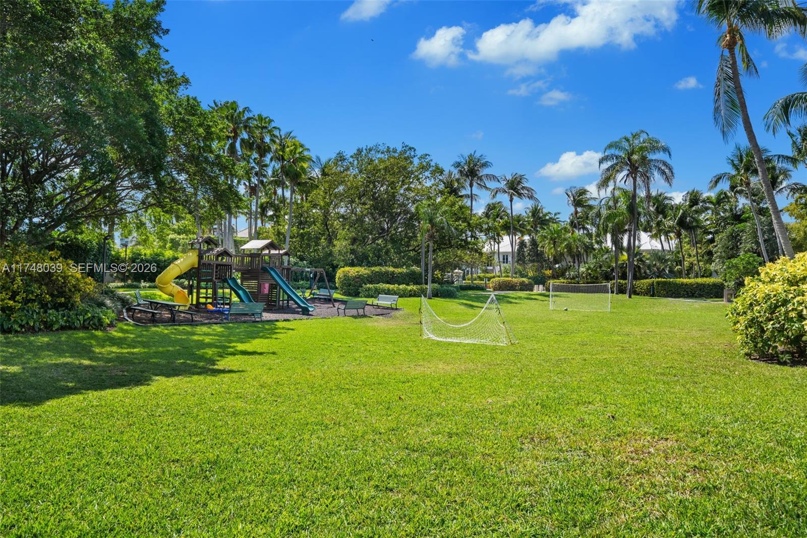6 Coconut Ln
