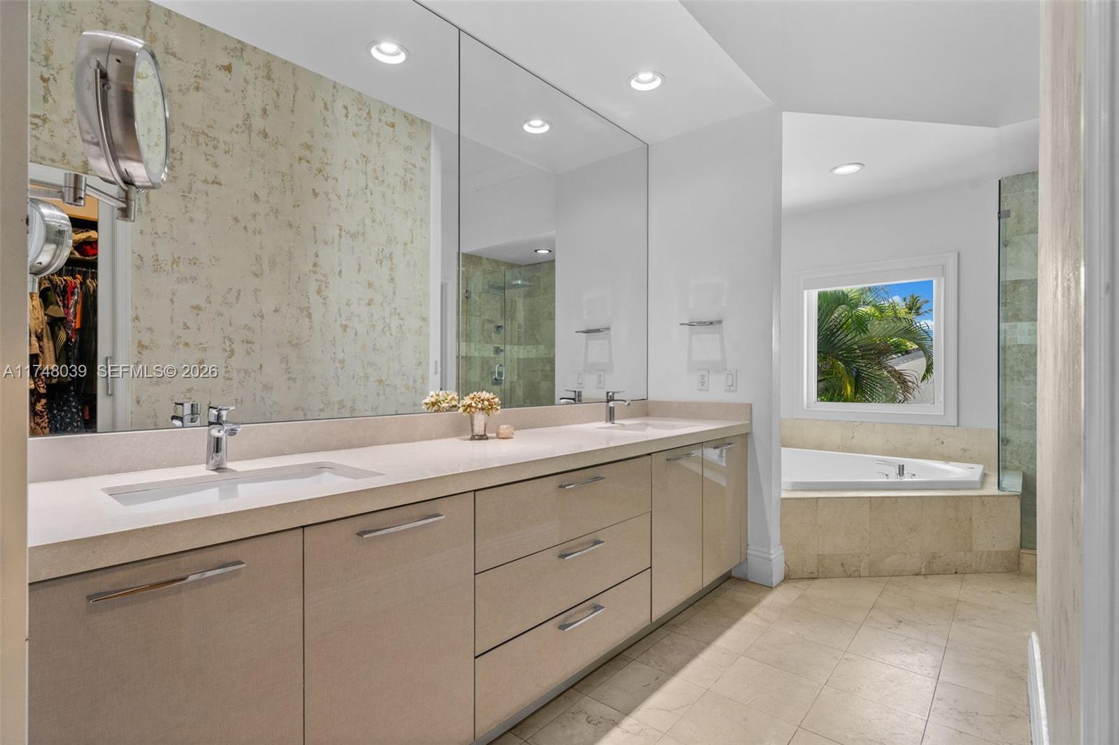 6 Coconut Ln