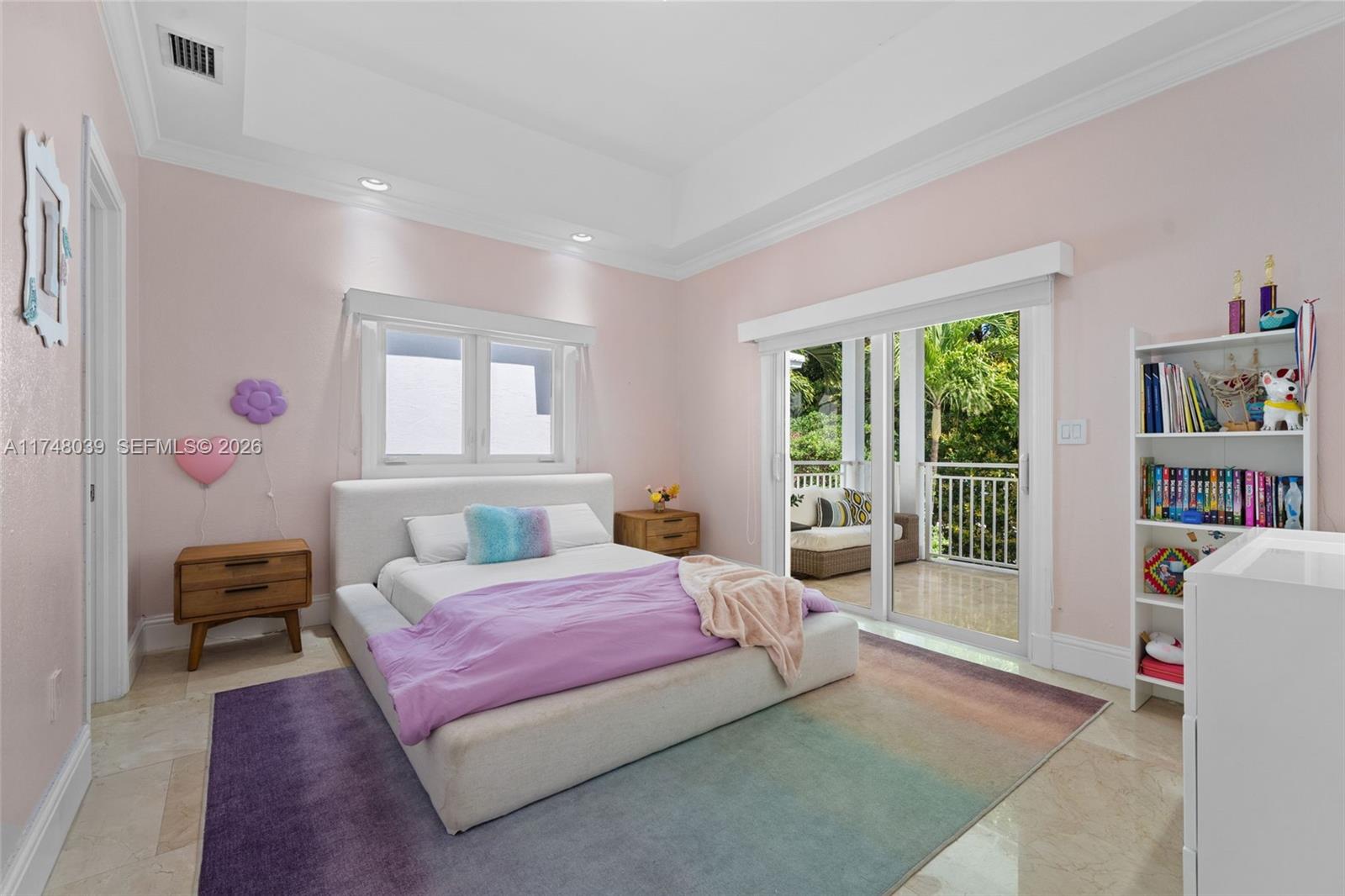6 Coconut Ln