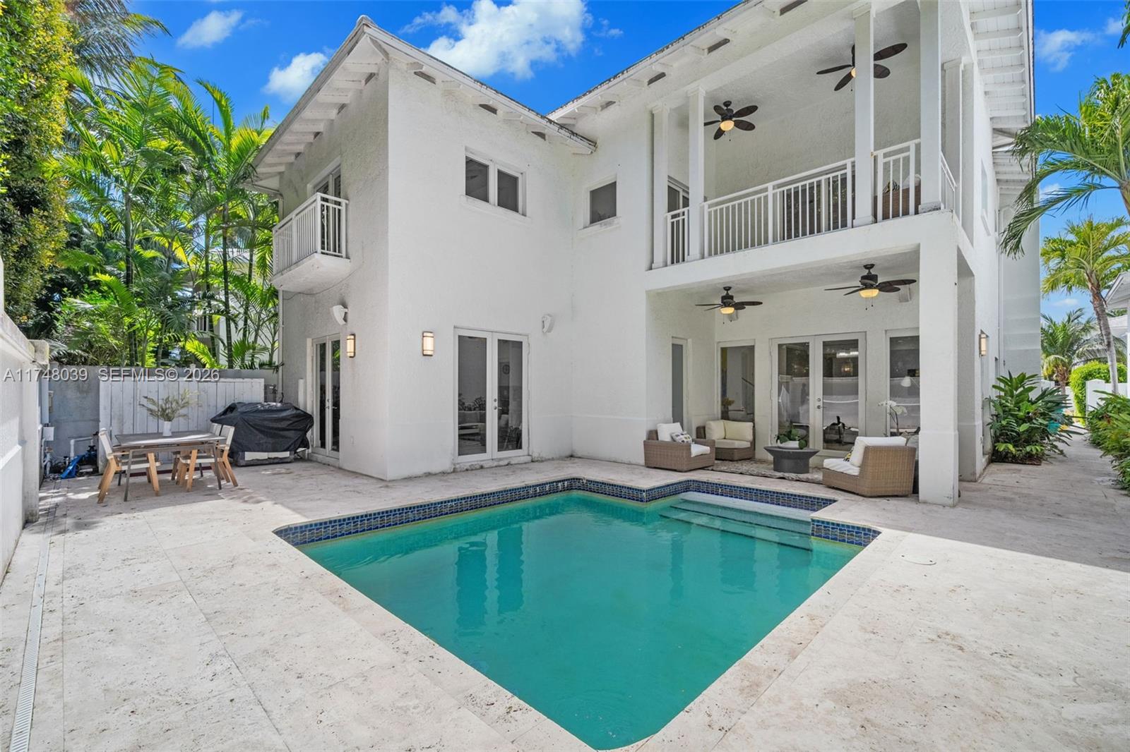 6 Coconut Ln
