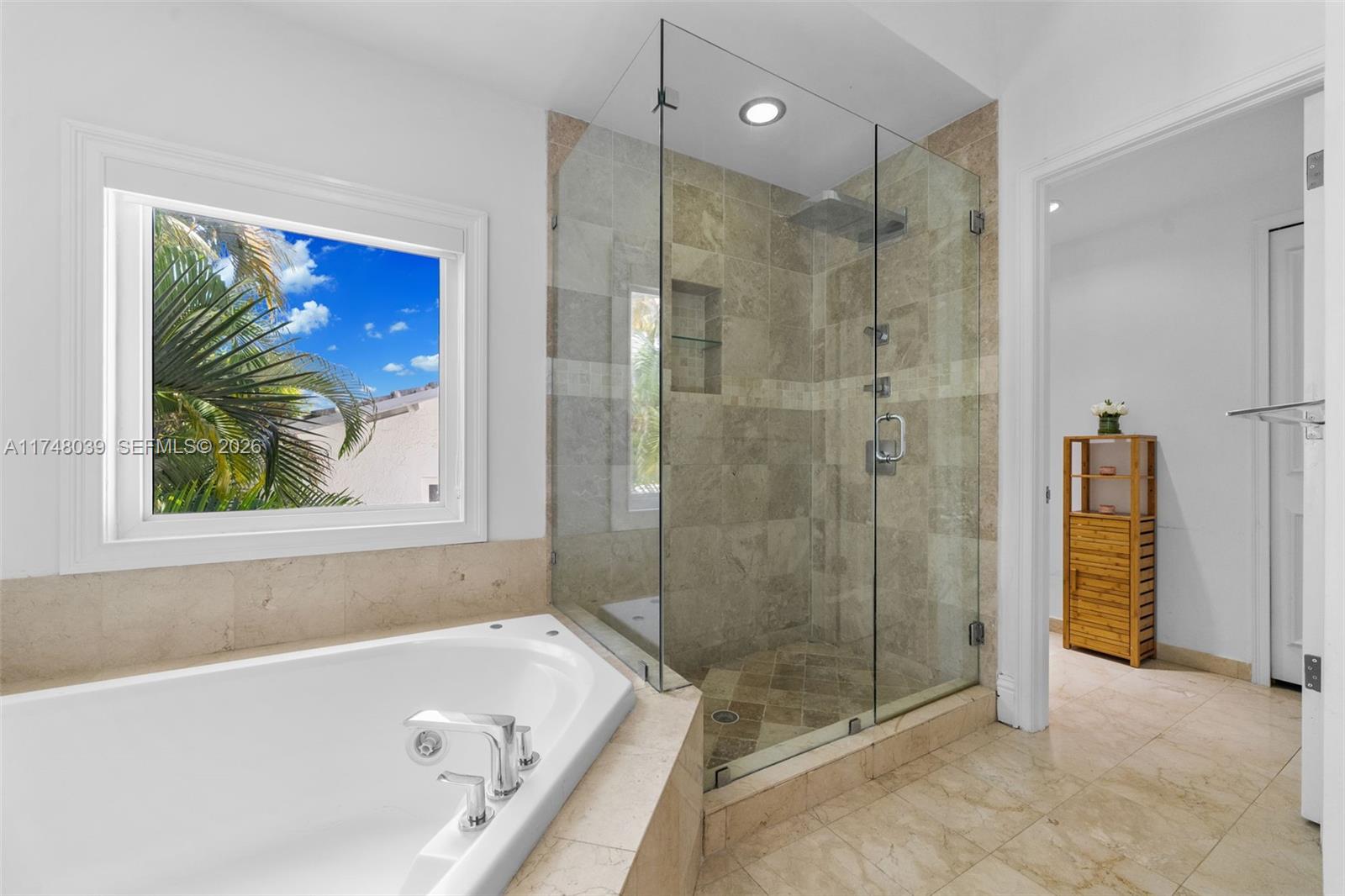 6 Coconut Ln