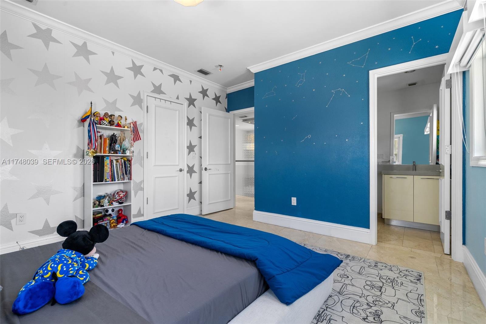 6 Coconut Ln