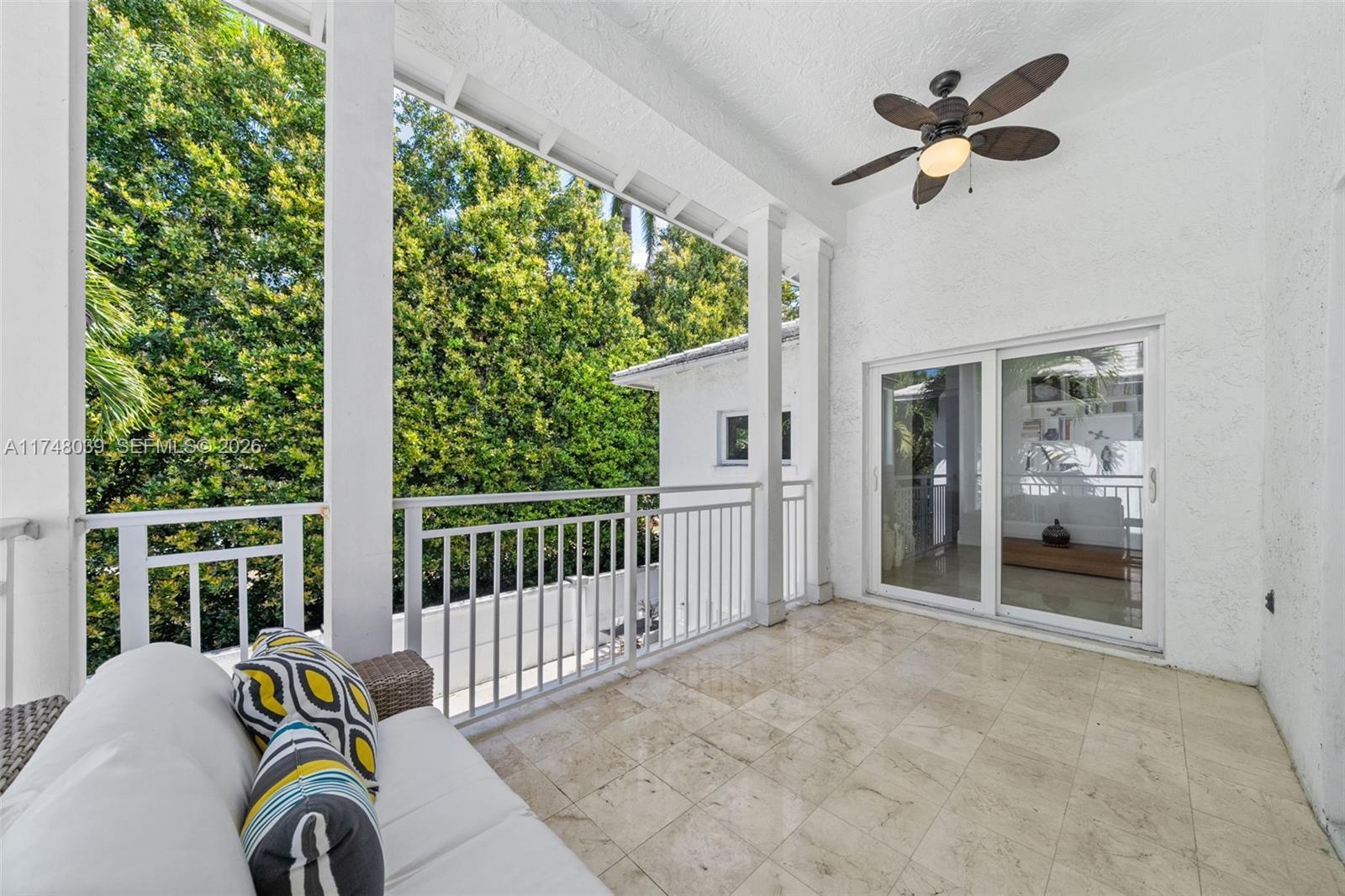 6 Coconut Ln