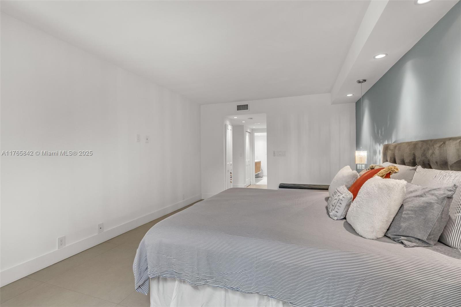 161 Crandon Blvd # 113