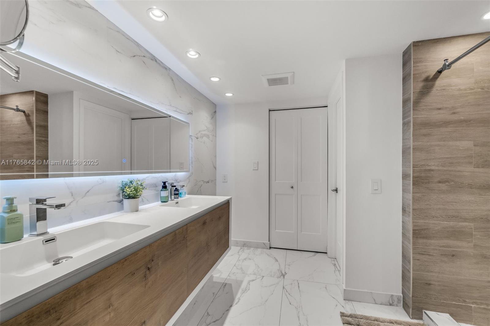 161 Crandon Blvd # 113
