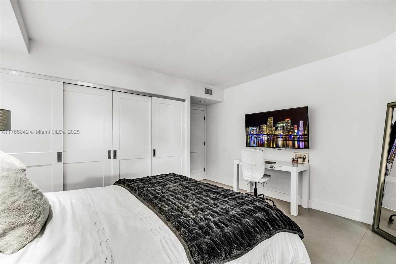 161 Crandon Blvd # 113