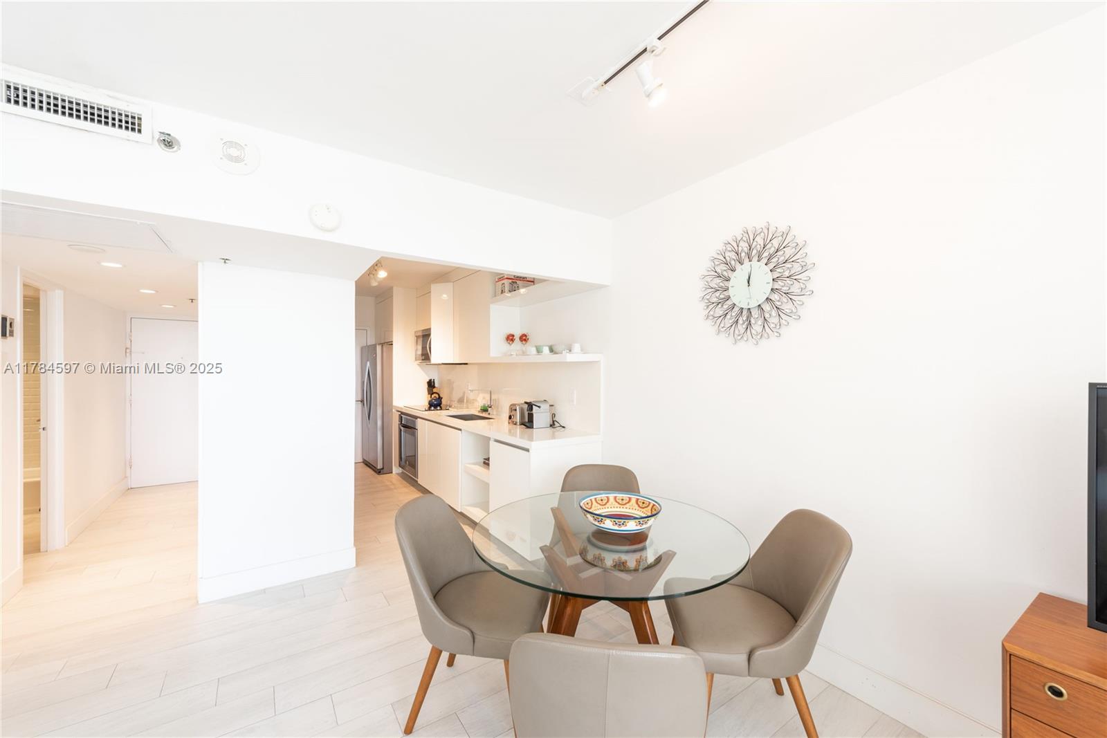 100 Lincoln Rd # 619