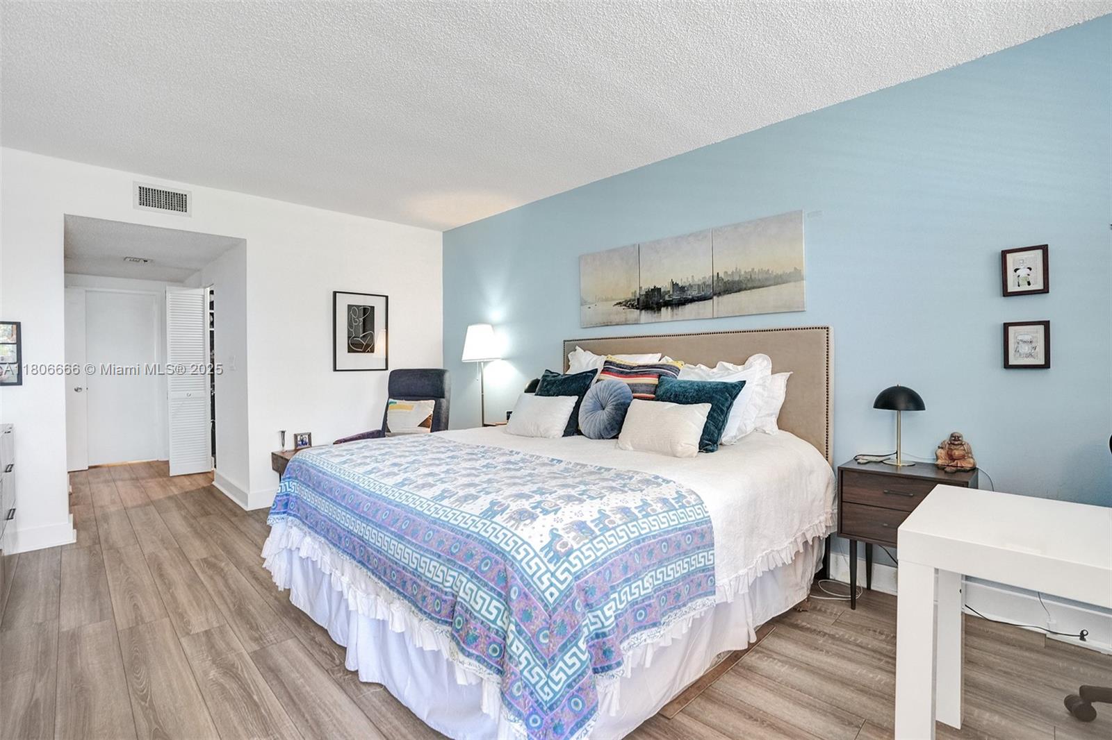 161 Crandon Blvd # 325