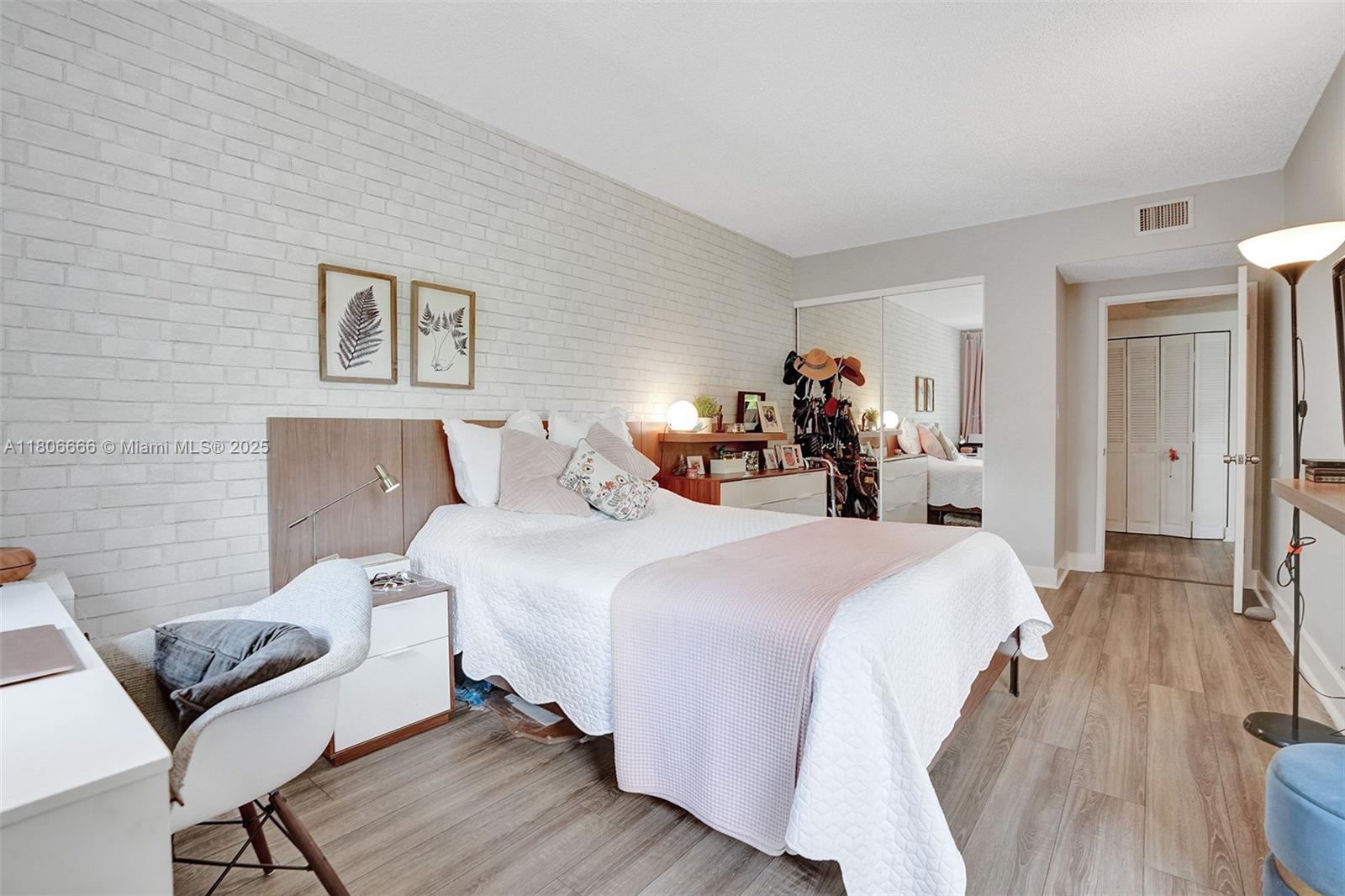 161 Crandon Blvd # 325