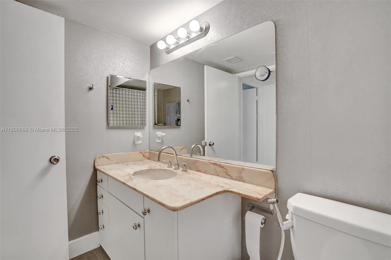 161 Crandon Blvd # 325