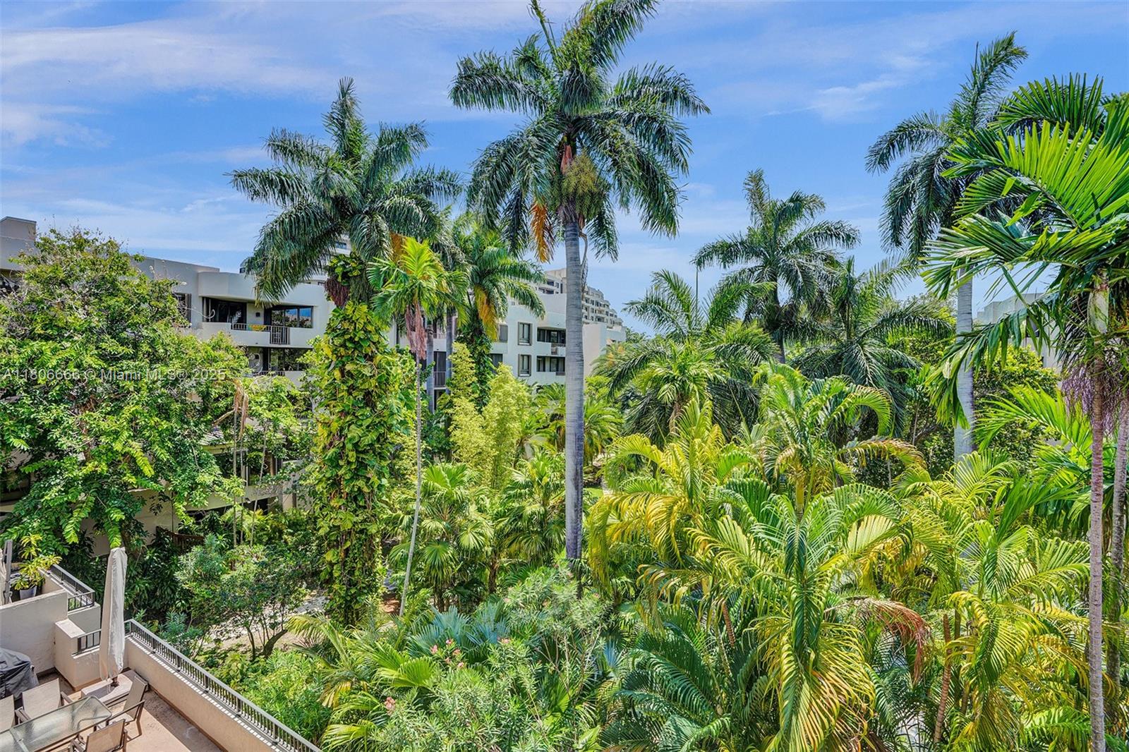 161 Crandon Blvd # 325