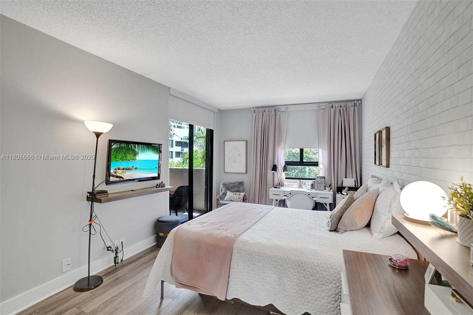 161 Crandon Blvd # 325