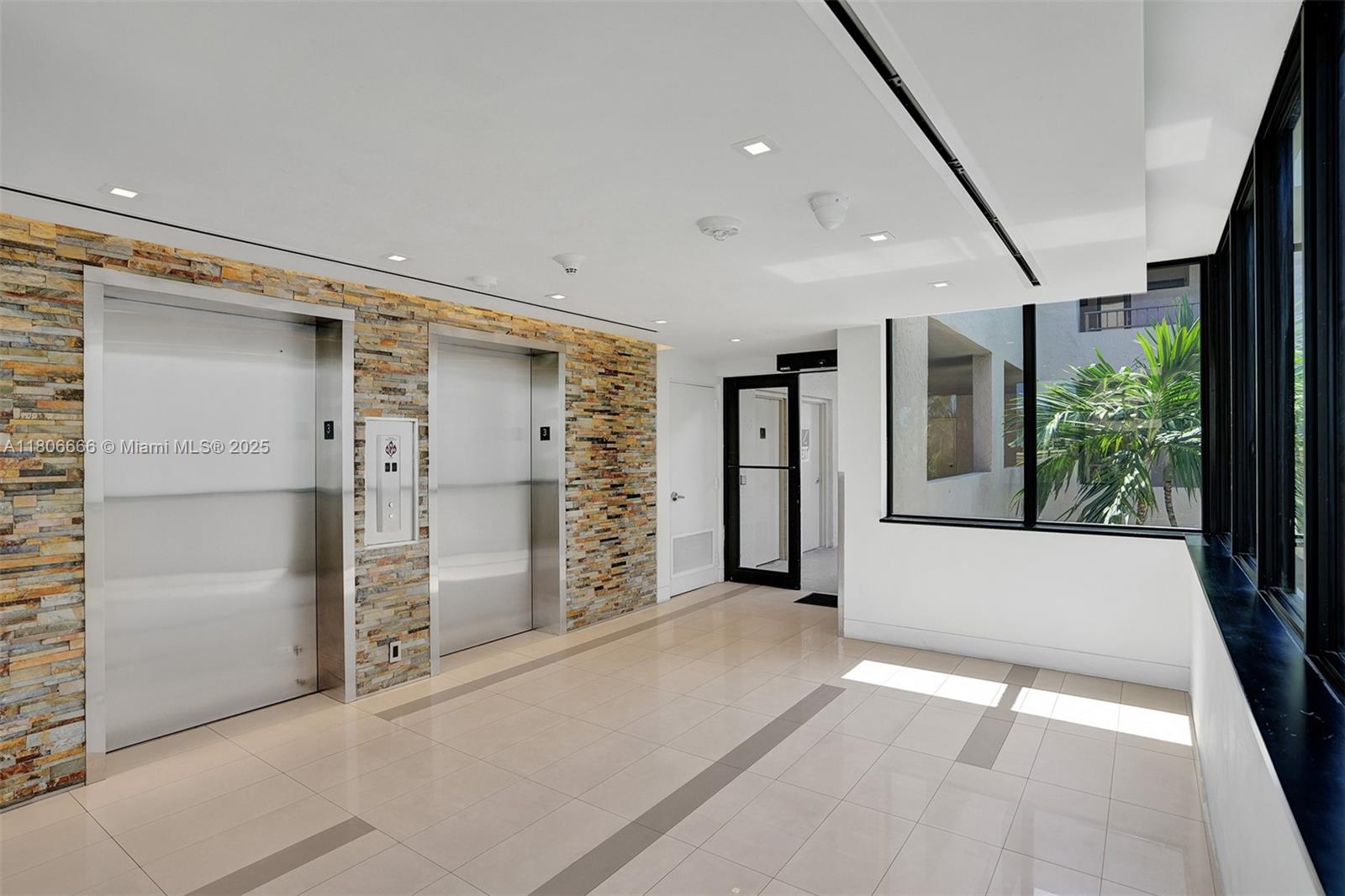 161 Crandon Blvd # 325