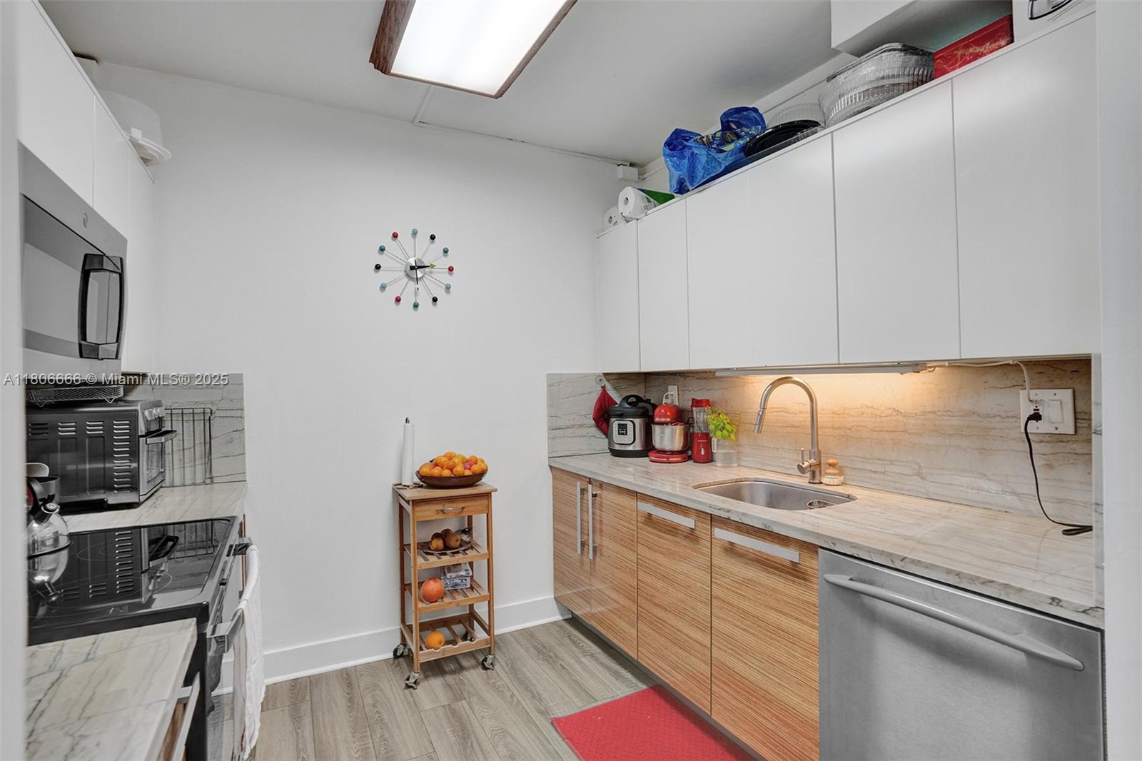 161 Crandon Blvd # 325