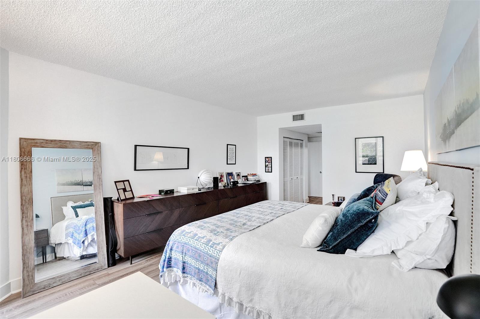 161 Crandon Blvd # 325