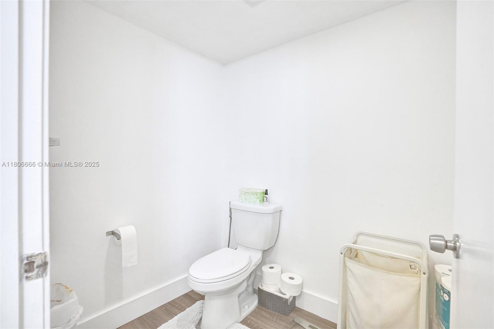 161 Crandon Blvd # 325