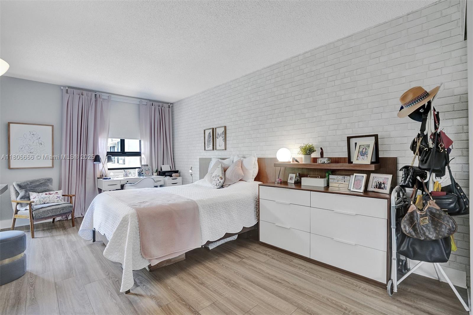 161 Crandon Blvd # 325